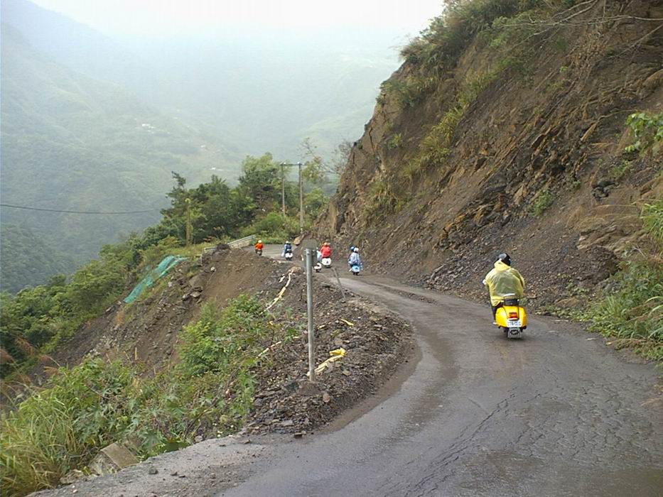 很驚險的山路.jpg